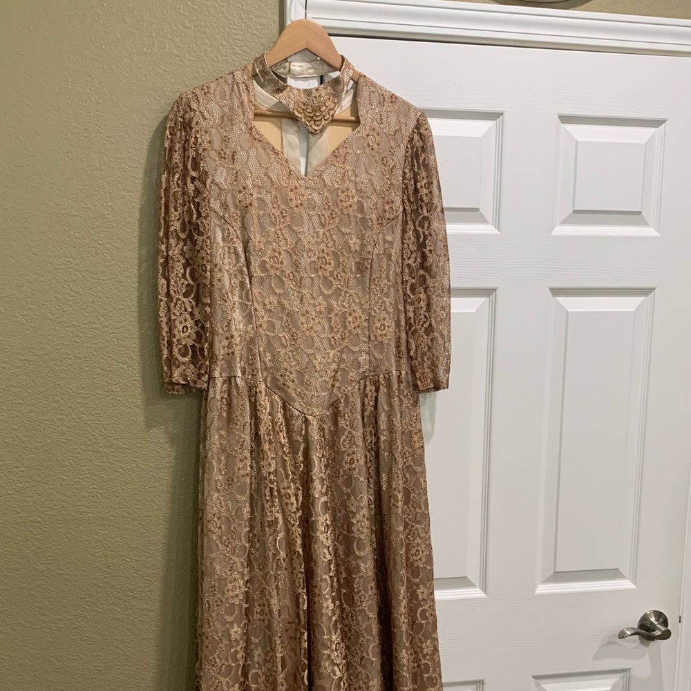Women gold lace maxi dress size 8 - Picture 7 of 9